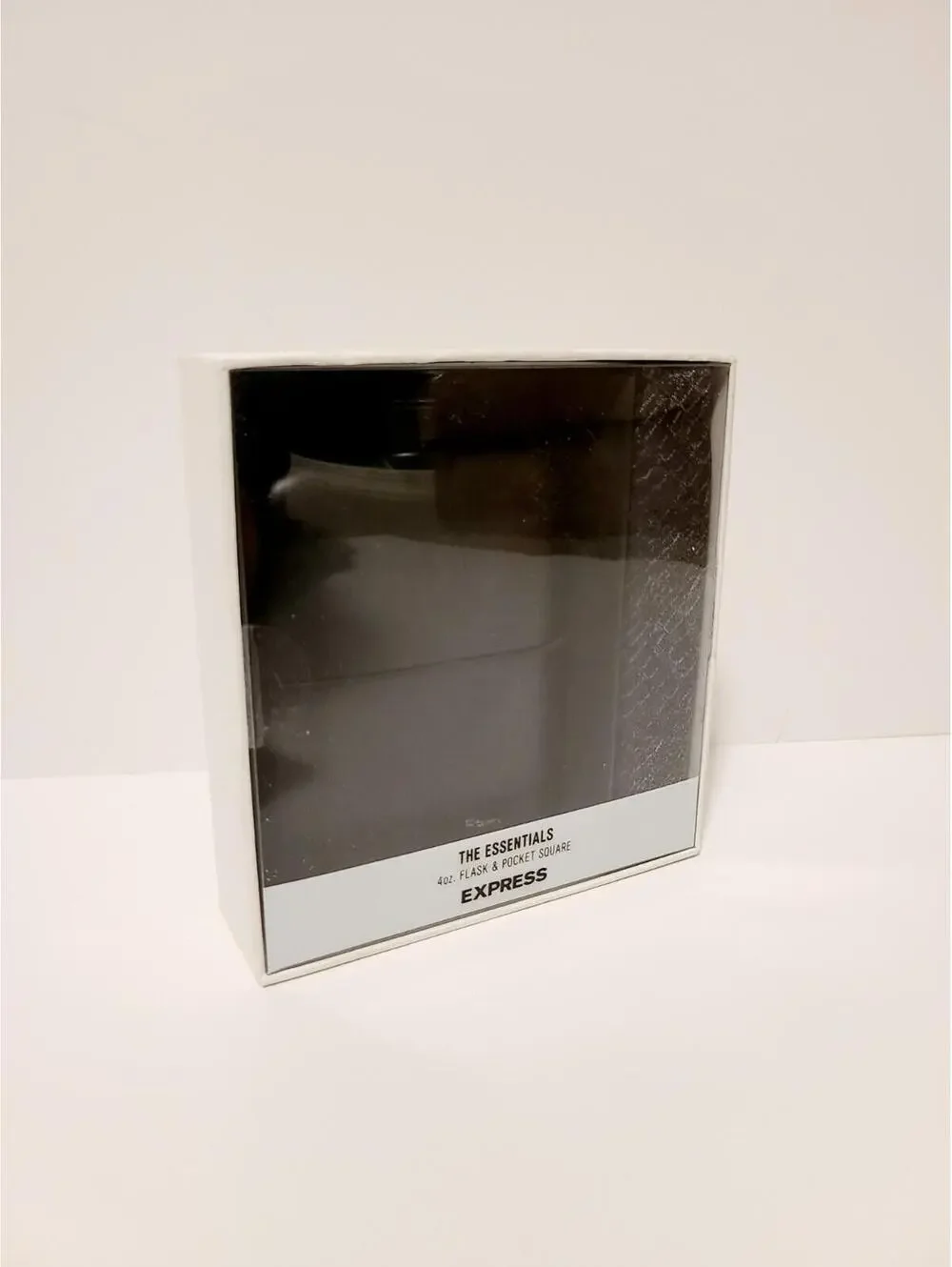Express the essentials 4oz flask pocket square New in box gift set